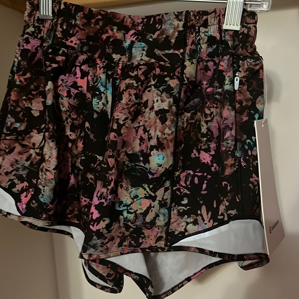 Lululemon rare hotty hot shorts! NWT!!